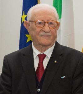 Michele Montagano riceve la Croce al Merito da parte del Presidente della Repubblica Federale Tedesca